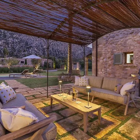 Pau Villa *