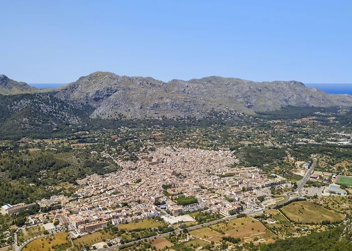 Pau Βίλα Pollença